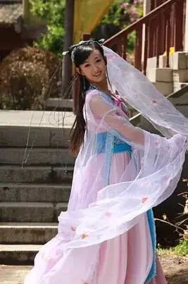 《穿越时空之灵格格》：古今碰撞的奇幻之旅，一场跨越时空的爱恋与冒险，颠覆你对时空穿越的想象！